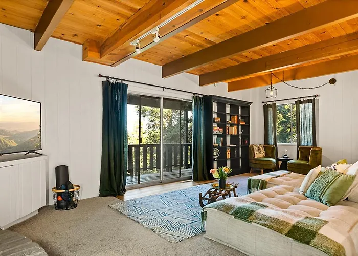 Romantic & Family Friendly Chalet In The Woods